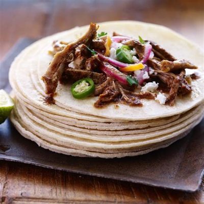  Cochita Pibil:  甘くスパイシーなマリーナードでじっくり煮込んだ、ユカタン半島の伝統料理！